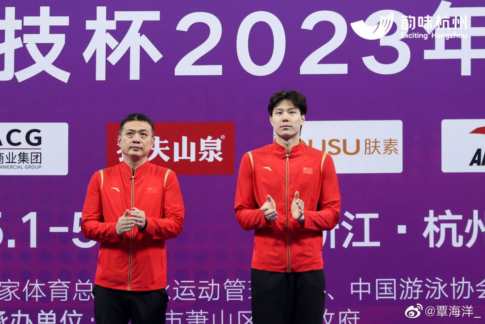 他大概率会戴上队长袖标，负责球队的中场进攻组织。